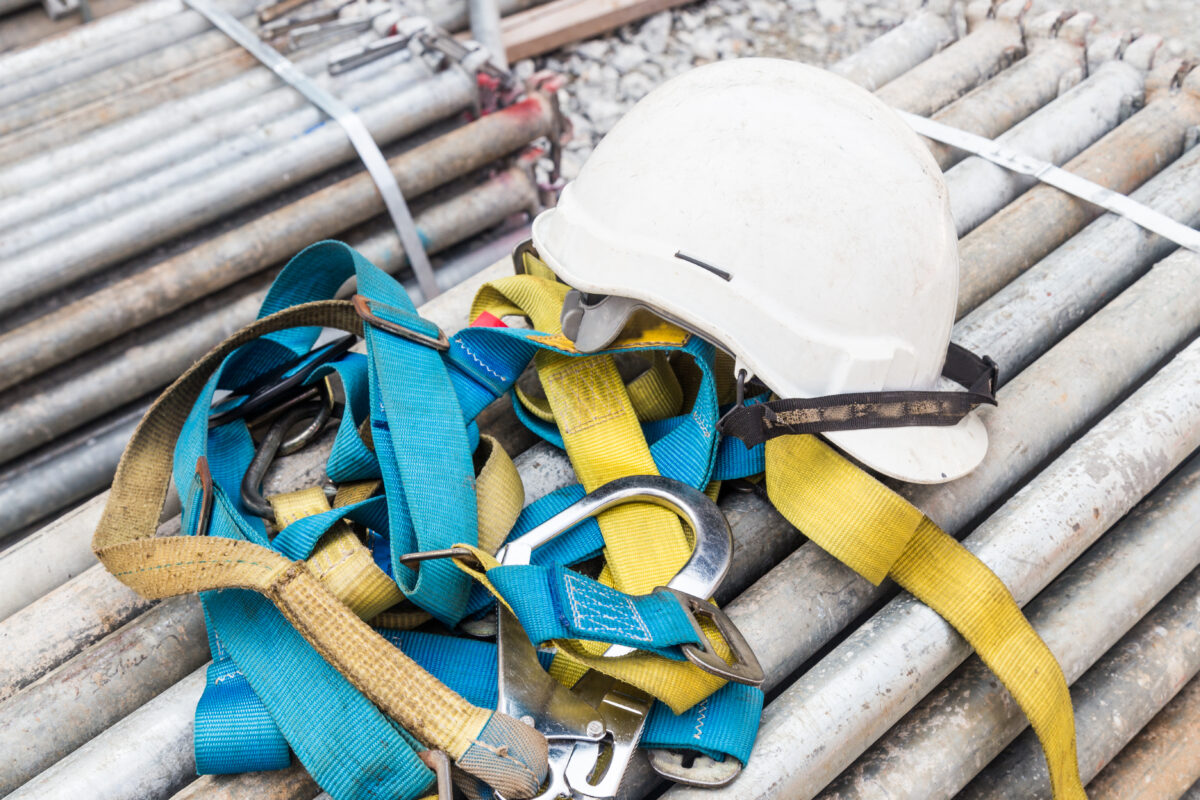 OSHA regulations for safety harnesses
