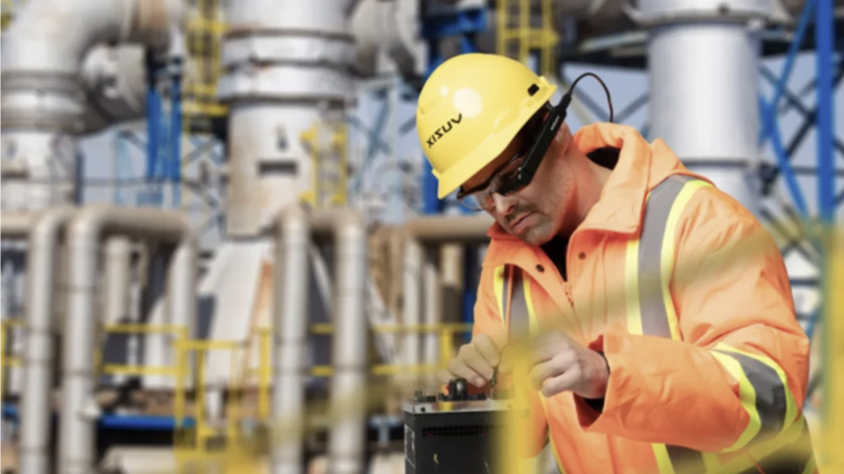 Field Engineer using AR