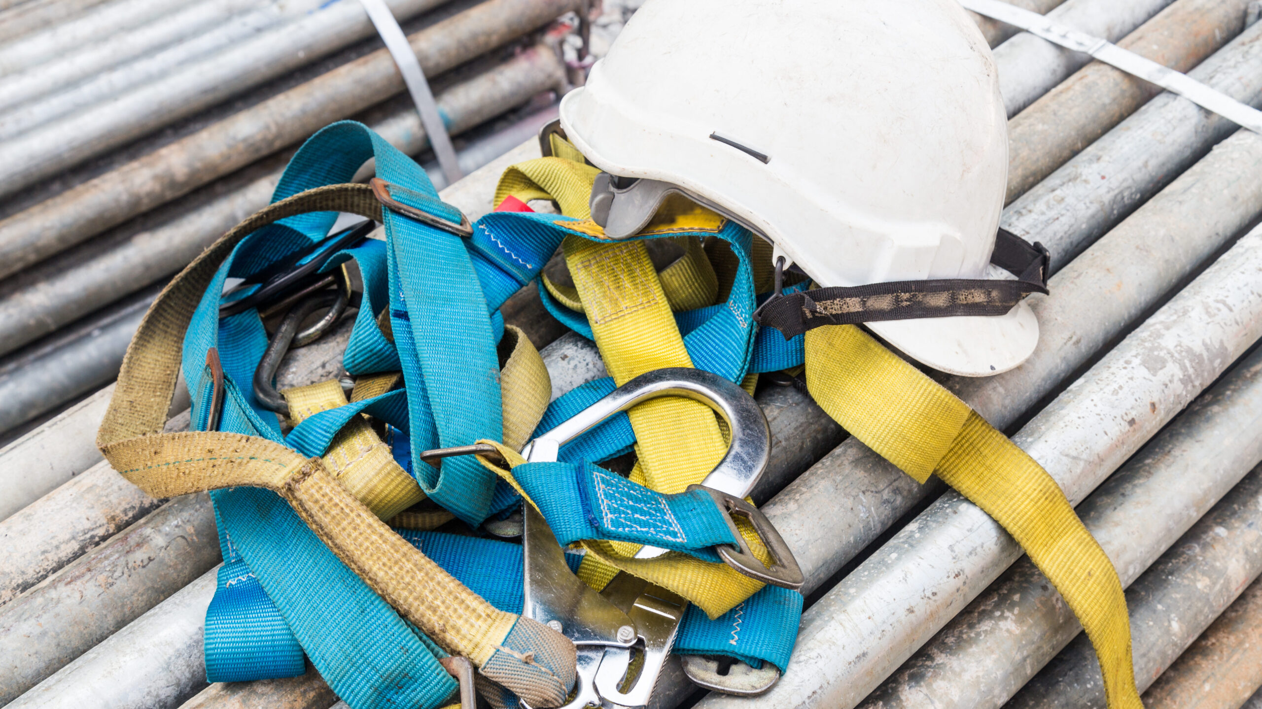 OSHA regulations for safety harnesses