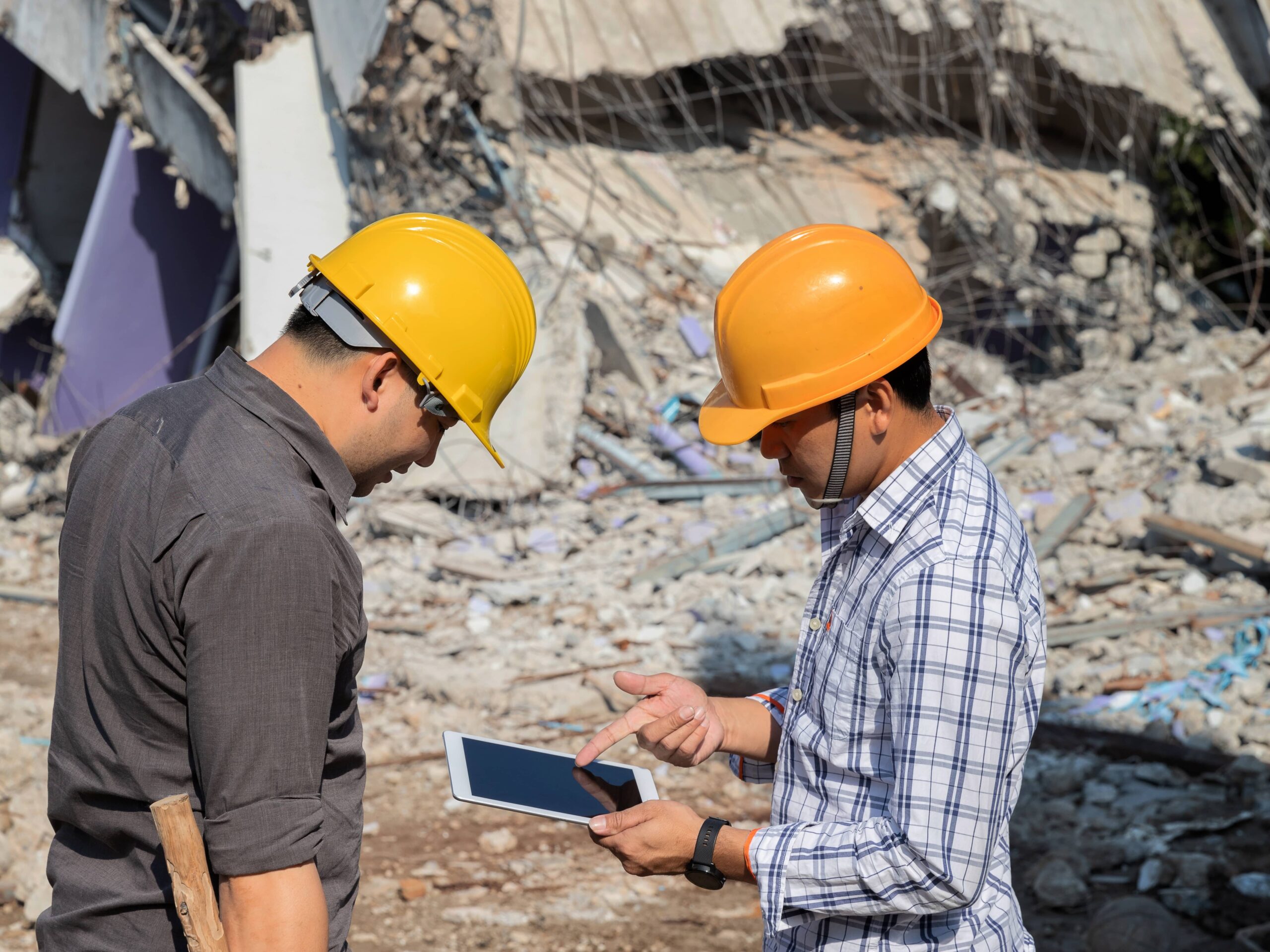 foreman and supervisor discussing project on tablet